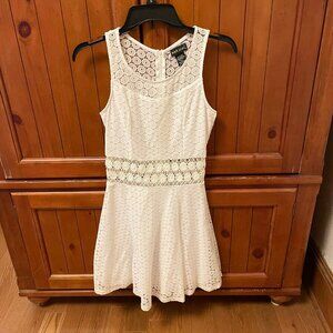 Gorgeous Daisy Cut Out White Mini Dress Size Small